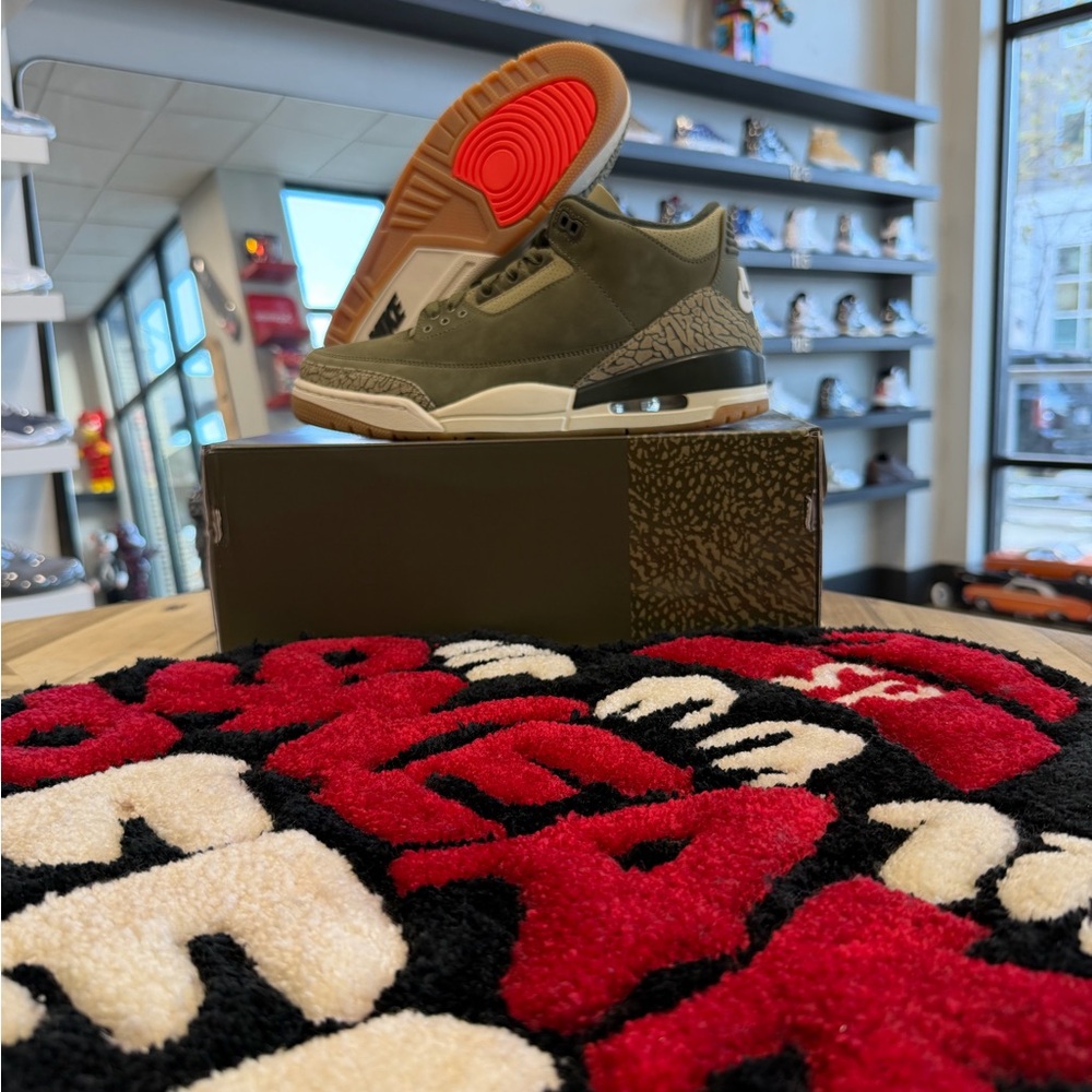 Jordan 3 Retro NEW
Family Affair